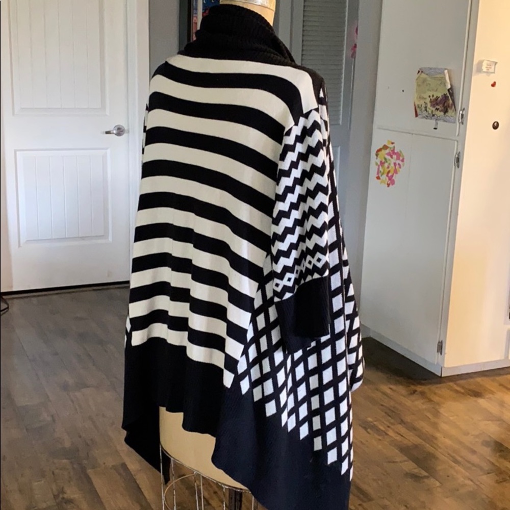 Preowned Asymmetrical Patterned Sweater Cardigan - image 3